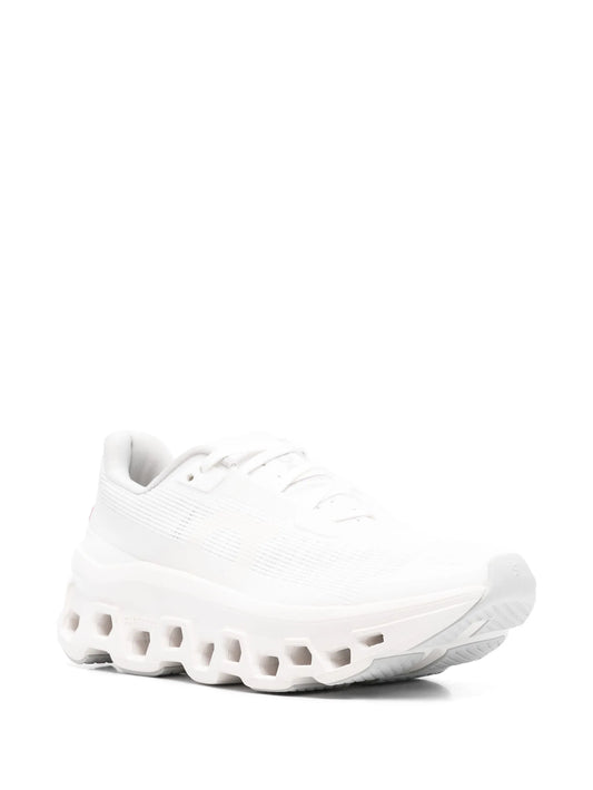On Cloud monster Void – Triple White