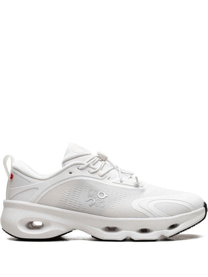 On Running Cloudsolo Loewe Withe Light Grey